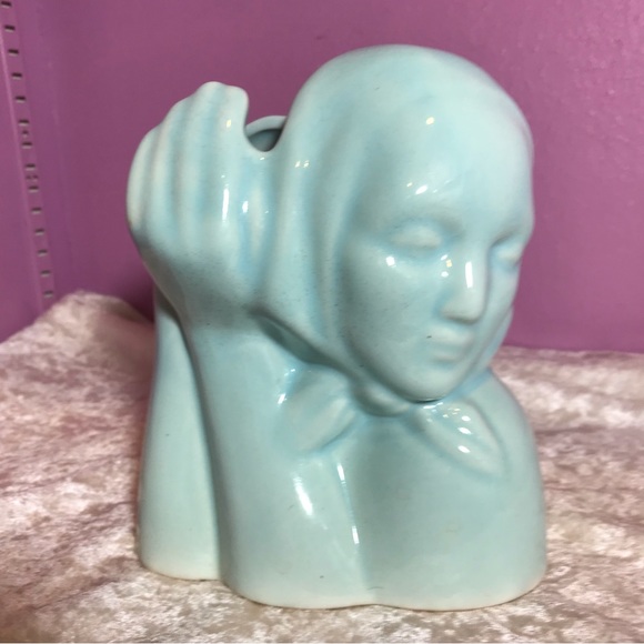 Hull Art * Beautiful Woman Peasant Girl Vintage Vase Planter Light Blue Pottery - Picture 1 of 7